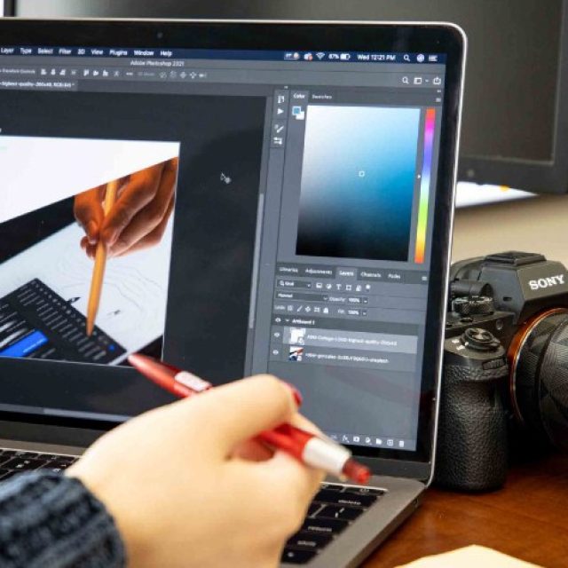 The influence of photography and graphic design in the digital age