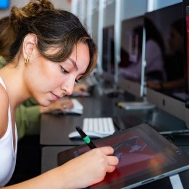 What does a graphic designer do? role in visual communication